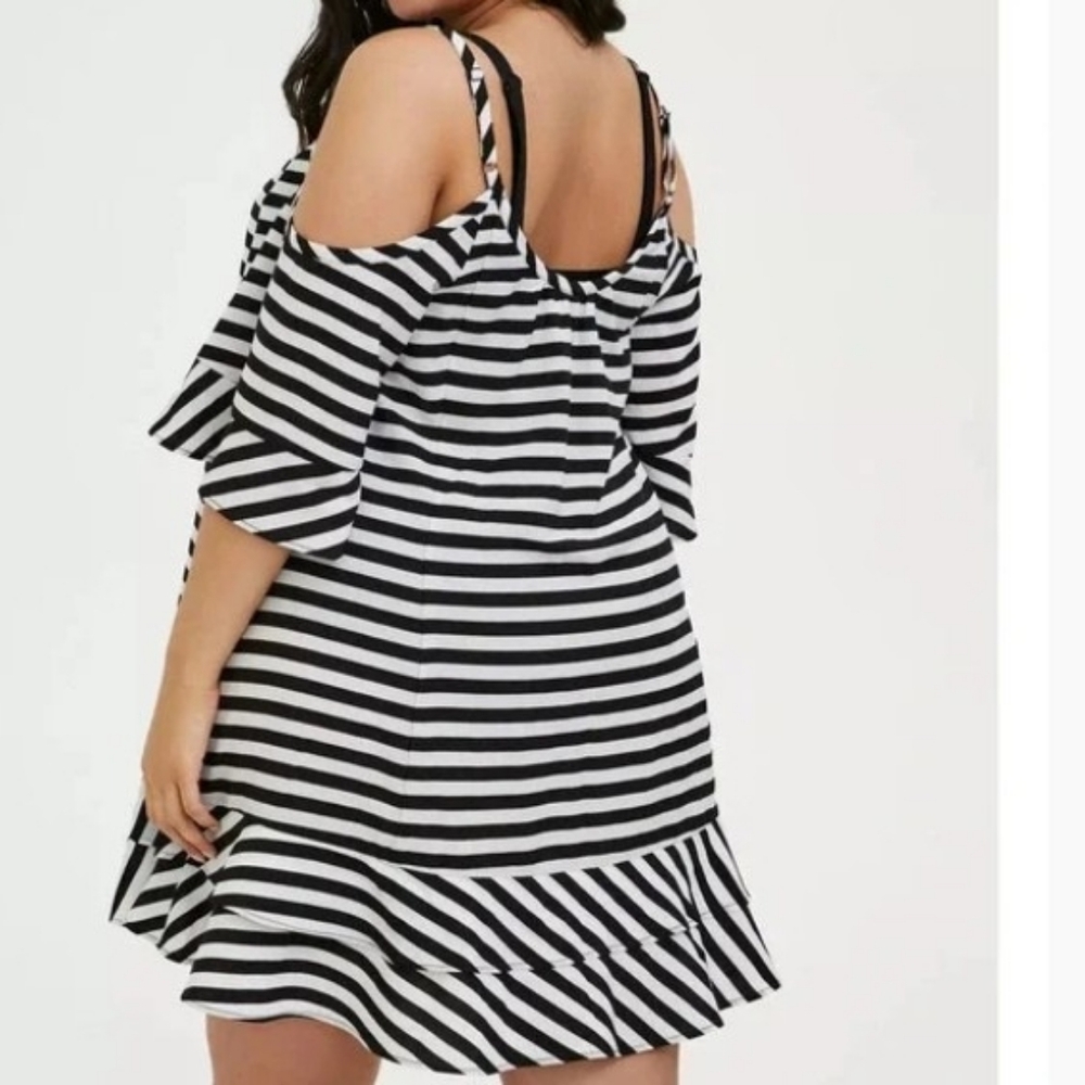 Torrid Black White Striped Cold Shoulder Lace Up Swimsuit Cover Up Dress Size 12